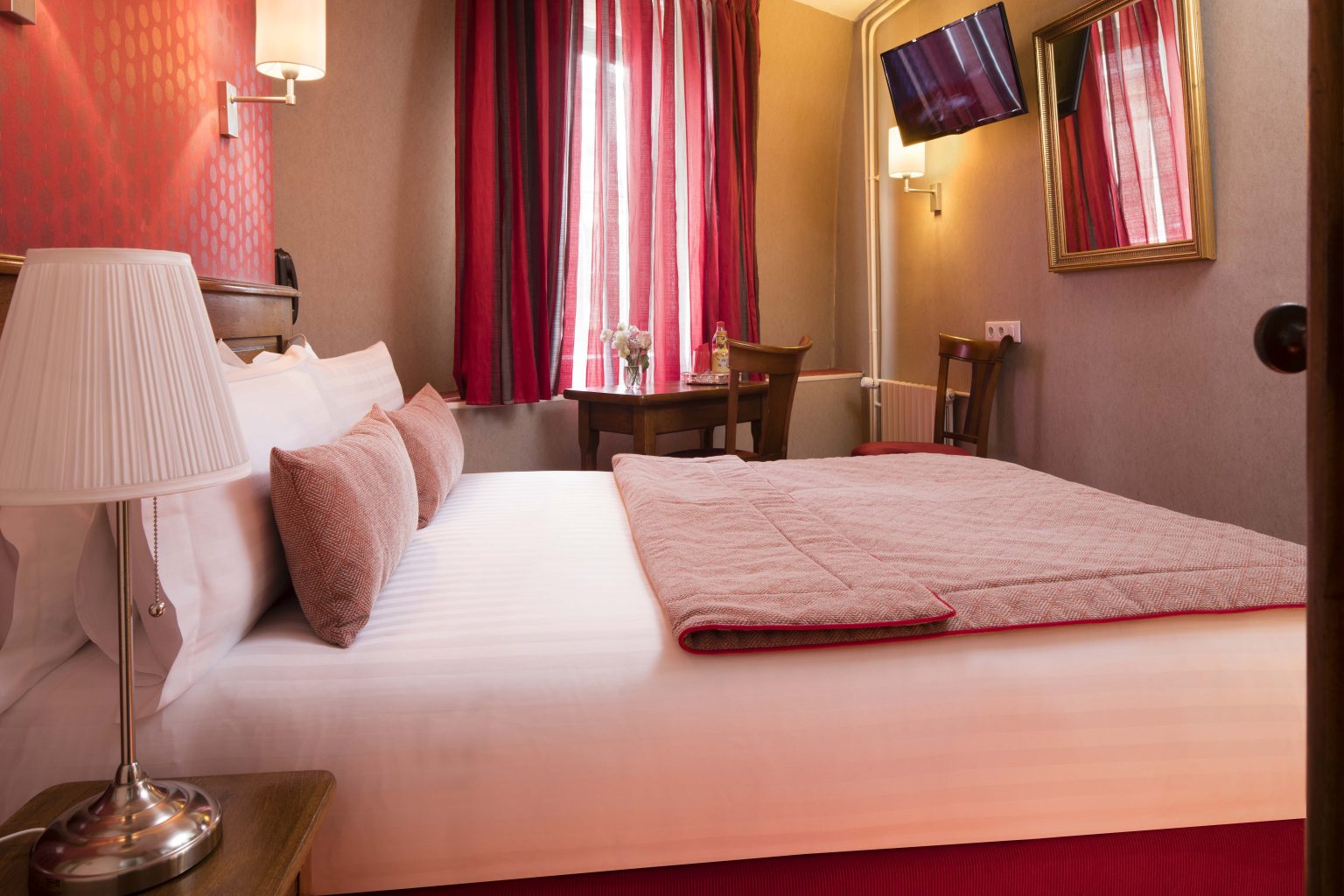 why-booking-a-2-star-hotel-in-paris-the-welcome-hotel-paris-will